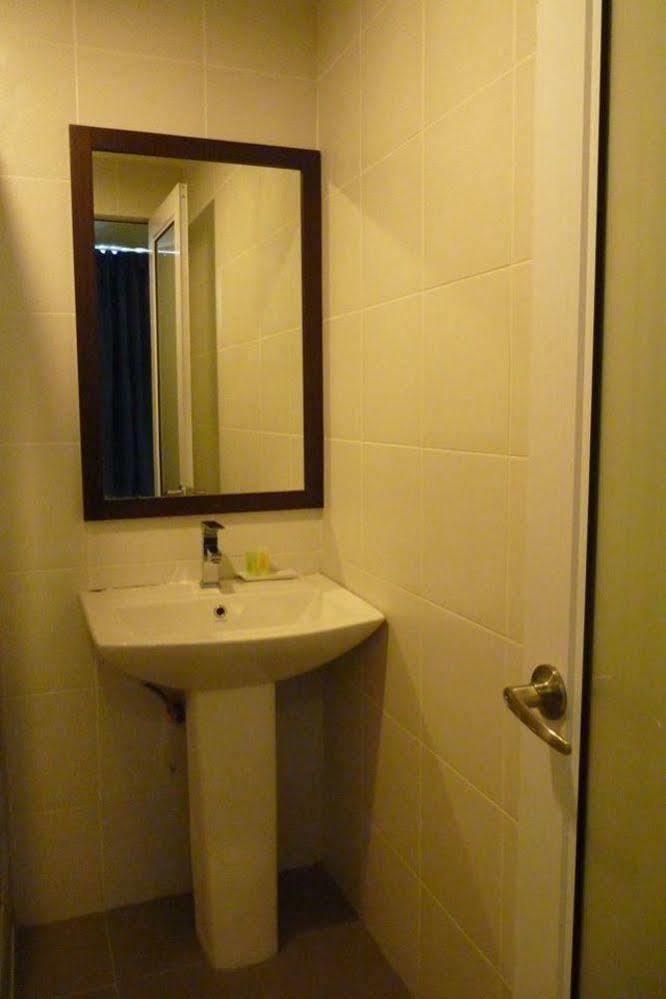 ทรานสิต โฮเต็ล Hotel ลาบวน ภายนอก รูปภาพ